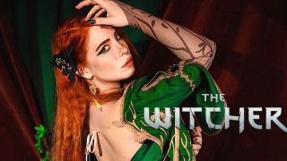 Film hentai z bliska: Biuściasta Triss Merigold Cosplayerka z Wiedźmina wykonuje loda