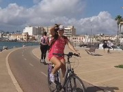 Very RISKY Public PEE among bikers and pedestrians