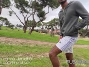 Encuentro en el parque con mi entrenador personal con bulto gigante me folla duro en público