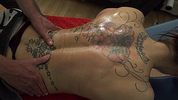 Julia Exclusiv and Marc der Masseur in massage love
