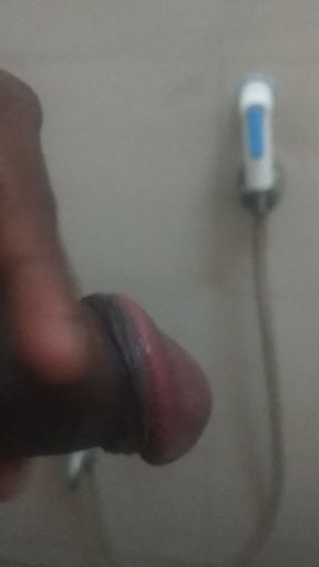 Tamil boy bathroom la Kai adikira Video part 2