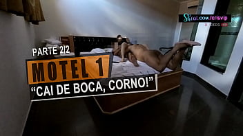 Cristina Almeida humilhando seu marido corno no motel, faz ele chupar o macho e ainda lamber a buceta toda gozada, tudo sem camisinha - Parte 2/2