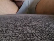 Tocando en el sillon