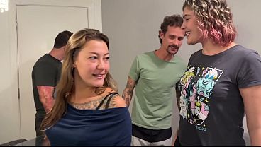 chamamos nossos vizinhos pra uma pizza e terminou em troca de casal, muito sexo e pegacao