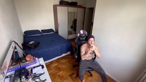 peguei no flagra o amigo de quarto do meu brother batendo uma punheta e fumando um