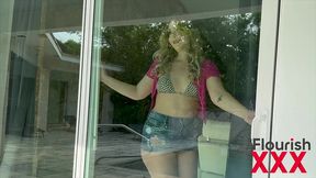 she wants the pool guy bad: krissy knight and ace bigs