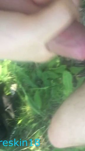 In public, we were eaten by mosquitoes, but we continued to fuck hot and leaked a lot of sperm   Clip 1