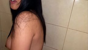 Mi cu&ntilde_ada se estaba ba&ntilde_ando y me la folle