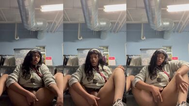 Ebony squirt at work solo fingering gets messy
