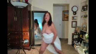 Mature Latina woman, I love to dance, play with toys when I do so that I can orgasm!