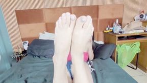 SWALLOWING THE BEAUTIFUL AND CRUEL FEET OF THE 18-YEAR-OLD PRINCESS - BY SOPHIE SMITH - CLIP 1