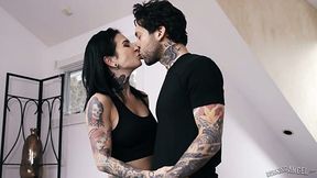 Tattooed whore Joanna Angel gives her head and gets her slit stretched