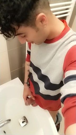 Lazy to Go to the Toilet, so I Piss to the Sink