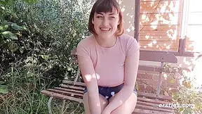 Madel Mit Deutschen Wurzeln Und Haariger Muschi Masturbiert Leidenschaflich