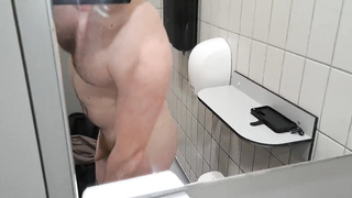 Muscles Flexing Public Shower - My Medium T-Shirts Don't Fit Anymore - Now 190lbs Gainer