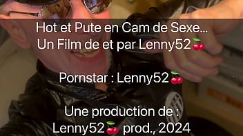 Lenny52 Hot &amp_ Pute, s&#039_exhibe en cam de sexe la bite gonfl&eacute_e de sperme