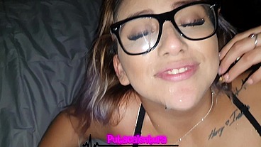 ARANZA MI VECINA EN UN HOTEL DE PASO ME INVITA A SU CUARTO