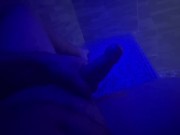 Je me branle dans le hammam avec douche après un massage avec la masseuse