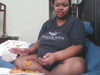 big beautiful woman mukbang and rambling (sorry if the sound isn't syncing)