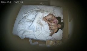 流出酒店偷拍 極品女友換上黑絲女僕補妝用最美狀態挨啪啪