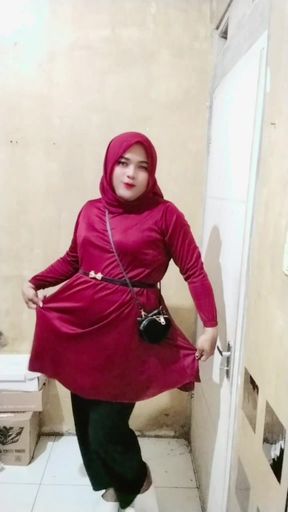Hijab Transgender Ivvy in Red Outfit Doing Masturbating and Dildo Riding