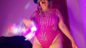 por isso a levou ate os bastidores onde a magia toda