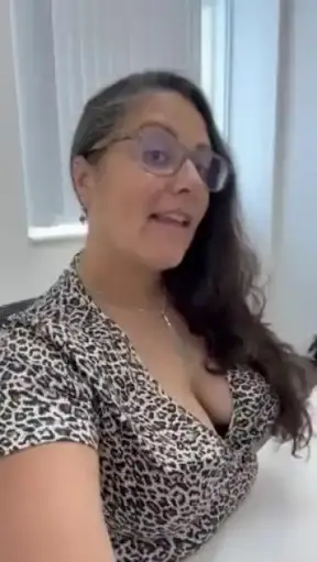 Come and play with me in the office 😉💋