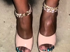 Amateur Foot Fetish Girlfriend Sucks and gives a Footjob