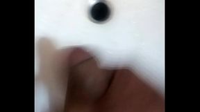 Descargando me en el ba&ntilde_o