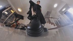 VR360 MOMO's smelly shoes humiliated and crushed the dwarves