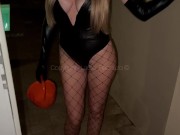 Halloween - Je toque chez mon voisin : « des bonbons ou une pipe ? »