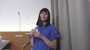 A072B09 The man can't stand it and cums in his mouth! An erotic wife who gets her wet while sucking!