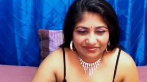 Chunky Indian milf bimbo on livecam flashing her tits