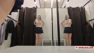 Jeg prøver at slæbe gennemsigtigt tøj i et fitting room. Se på mig i omklædningsrummet