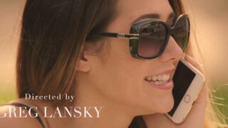 Eva Lovia se fait remplir le cul d'une chaude tarte à la crème