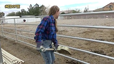 Cheyenne Jewel Pisses Her skintight Jeans