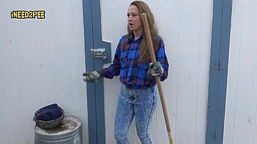 Cheyenne Jewel Pisses Her skintight Jeans