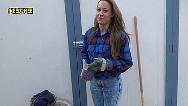 Cheyenne Jewel Pisses Her skintight Jeans
