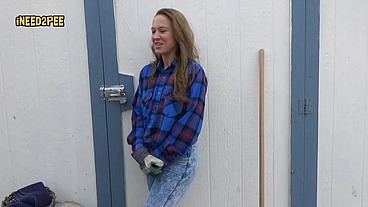 Cheyenne Jewel Pisses Her skintight Jeans