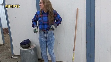 Cheyenne Jewel Pisses Her skintight Jeans