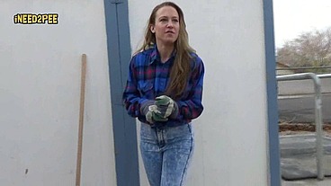 Cheyenne Jewel Pisses Her skintight Jeans