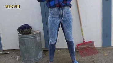 Cheyenne Jewel Pisses Her skintight Jeans