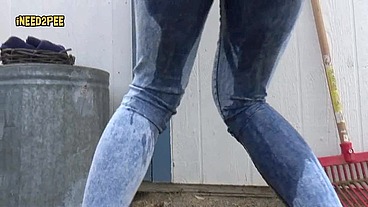 Cheyenne Jewel Pisses Her skintight Jeans