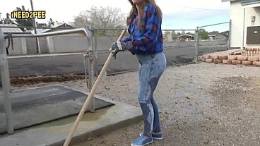 Cheyenne Jewel Pisses Her skintight Jeans
