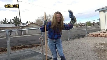 Cheyenne Jewel Pisses Her skintight Jeans