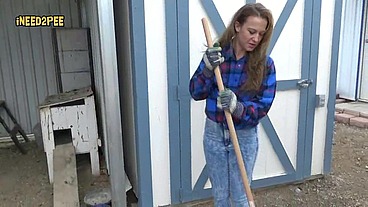 Cheyenne Jewel Pisses Her skintight Jeans