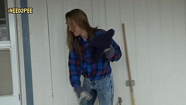 Cheyenne Jewel Pisses Her skintight Jeans