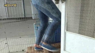 Cheyenne Jewel Pisses Her skintight Jeans