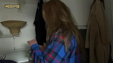 Cheyenne Jewel Pisses Her skintight Jeans