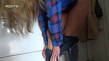 Cheyenne Jewel Pisses Her skintight Jeans
